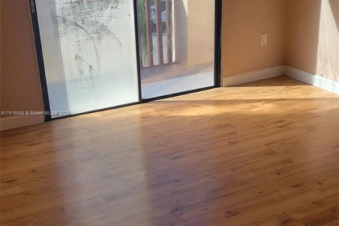 Снять в аренду виллу или дом в Майами, Флорида 4 спальни, 200.3м2, № 1973144 - фото 25