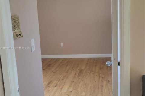 Снять в аренду виллу или дом в Майами, Флорида 4 спальни, 200.3м2, № 1973144 - фото 9