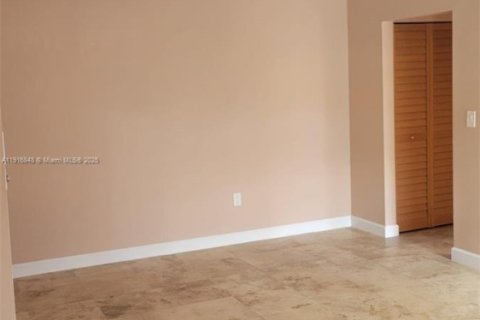 Снять в аренду виллу или дом в Майами, Флорида 4 спальни, 200.3м2, № 1973144 - фото 19