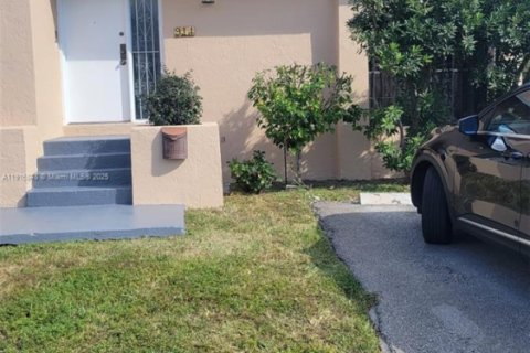 Снять в аренду виллу или дом в Майами, Флорида 4 спальни, 200.3м2, № 1973144 - фото 3