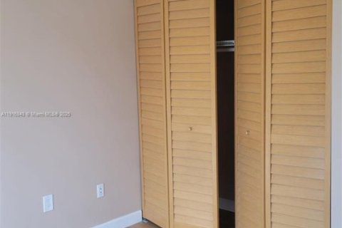 Снять в аренду виллу или дом в Майами, Флорида 4 спальни, 200.3м2, № 1973144 - фото 26