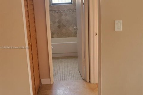 Снять в аренду виллу или дом в Майами, Флорида 4 спальни, 200.3м2, № 1973144 - фото 20