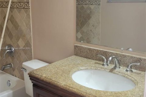 Снять в аренду виллу или дом в Майами, Флорида 4 спальни, 200.3м2, № 1973144 - фото 27