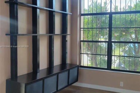Снять в аренду виллу или дом в Майами, Флорида 4 спальни, 200.3м2, № 1973144 - фото 5