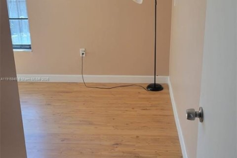 Снять в аренду виллу или дом в Майами, Флорида 4 спальни, 200.3м2, № 1973144 - фото 10