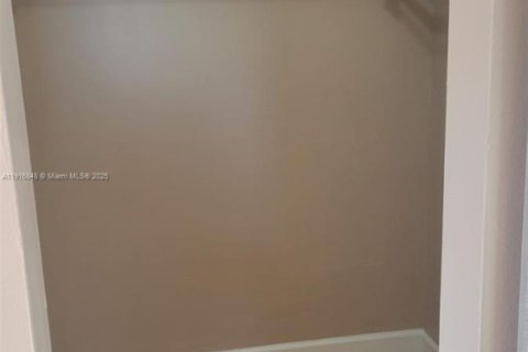 Снять в аренду виллу или дом в Майами, Флорида 4 спальни, 200.3м2, № 1973144 - фото 11