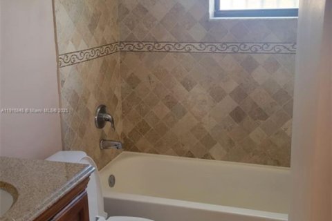 Снять в аренду виллу или дом в Майами, Флорида 4 спальни, 200.3м2, № 1973144 - фото 15