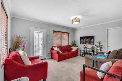 Casa en venta en Hialeah, Florida, 4 dormitorios, 233.93 m2 № 1775913 - foto 18
