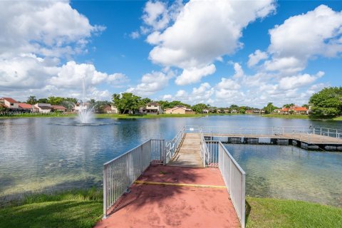 Снять в аренду кондоминиум в Хайалиа, Флорида 2 спальни, 83.61м2, № 1954625 - фото 22