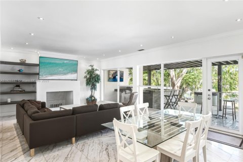 Villa ou maison à vendre à North Miami, Floride: 4 chambres, 237.09 m2 № 1974201 - photo 12