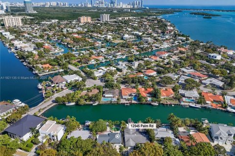 Villa ou maison à vendre à North Miami, Floride: 4 chambres, 237.09 m2 № 1974201 - photo 26