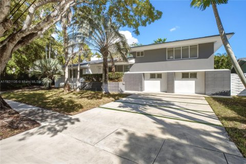 Villa ou maison à vendre à North Miami, Floride: 4 chambres, 237.09 m2 № 1974201 - photo 1