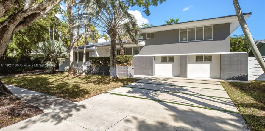 Villa ou maison à North Miami, Floride 4 chambres, 237.09 m2 № 1974201