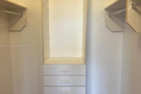 Купить виллу или дом в Майами, Флорида 4 спальни, 181.81м2, № 2027499 - фото 12