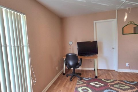 Condo in Dania Beach, Florida, 2 bedrooms  № 1760904 - photo 16