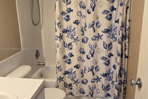 Condo in Dania Beach, Florida, 2 bedrooms  № 1760904 - photo 17
