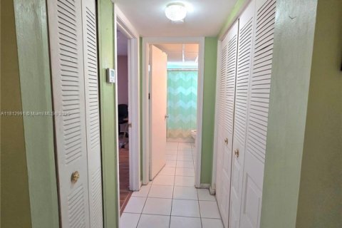 Condo in Dania Beach, Florida, 2 bedrooms  № 1760904 - photo 13