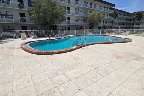 Condo in Dania Beach, Florida, 2 bedrooms  № 1760904 - photo 25