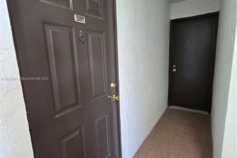 Condo in Dania Beach, Florida, 2 bedrooms  № 1760904 - photo 3