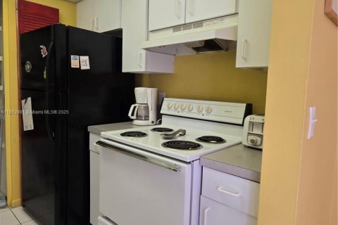 Condo in Dania Beach, Florida, 2 bedrooms  № 1760904 - photo 11