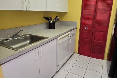 Condo in Dania Beach, Florida, 2 bedrooms  № 1760904 - photo 12