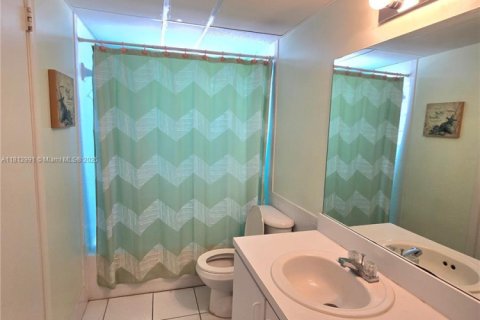 Condo in Dania Beach, Florida, 2 bedrooms  № 1760904 - photo 14