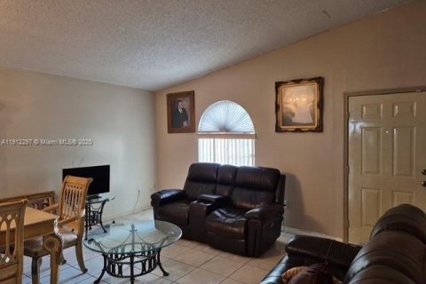 Copropriété à vendre à Hialeah, Floride: 3 chambres, 108.7 m2 № 1969084 - photo 2