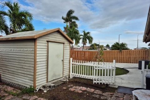 Copropriété à vendre à Hialeah, Floride: 3 chambres, 108.7 m2 № 1969084 - photo 13