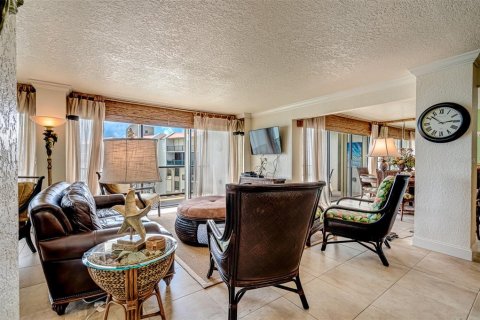Condo in Clearwater, Florida, 3 bedrooms  № 970804 - photo 11