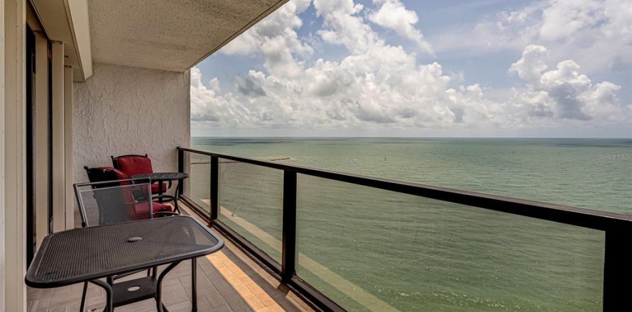 Condo in Clearwater, Florida, 3 bedrooms № 970804