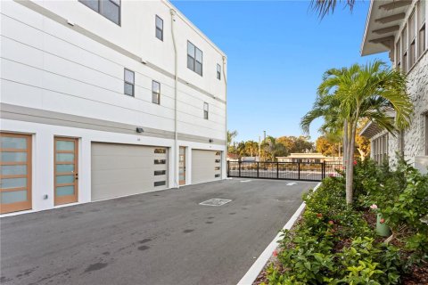 Touwnhouse à vendre à Saint Petersburg, Floride: 3 chambres, 189.43 m2 № 2097906 - photo 29