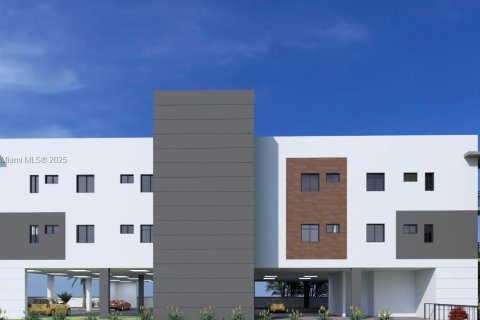 Propiedad comercial en venta en Miami, Florida № 1787005 - foto 2