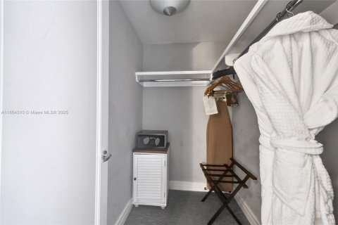 Купить кондоминиум в Майами, Флорида 57.97м2, № 1872295 - фото 20