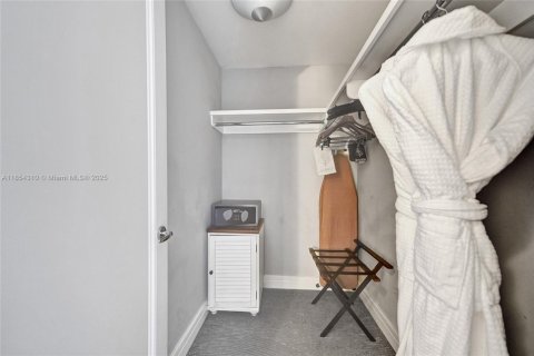 Купить кондоминиум в Майами, Флорида 57.97м2, № 1872295 - фото 19