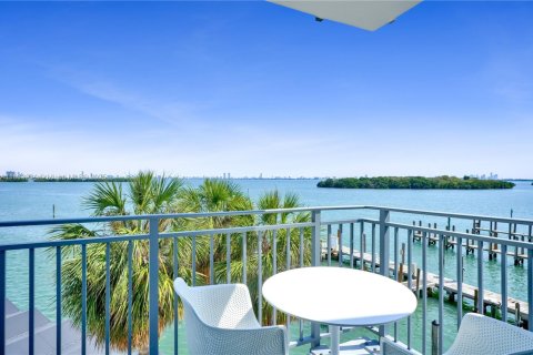 Condo in Miami, Florida, 2 bedrooms  № 1813890 - photo 2