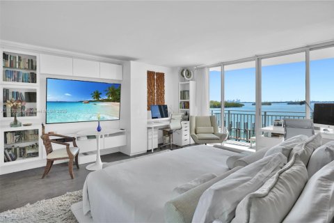 Condo in Miami, Florida, 2 bedrooms  № 1813890 - photo 8