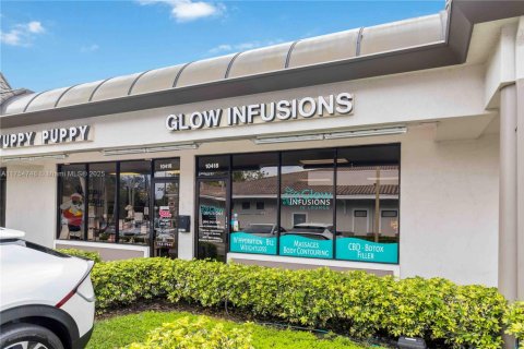 Commercial property in Coral Springs, Florida № 1715515 - photo 2