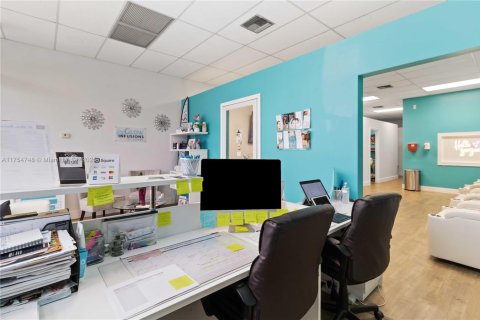 Commercial property in Coral Springs, Florida № 1715515 - photo 6