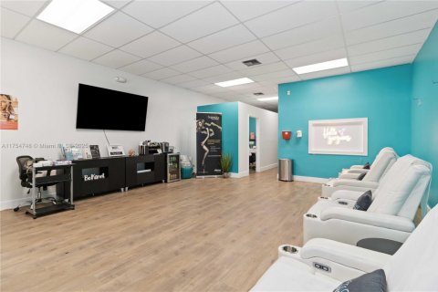 Commercial property in Coral Springs, Florida № 1715515 - photo 14