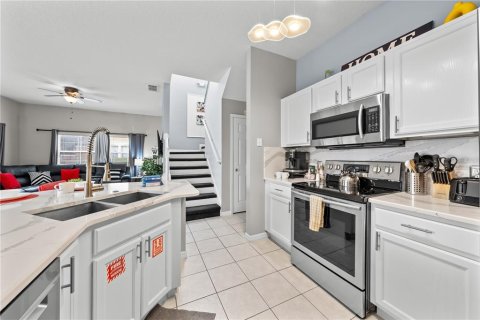 Touwnhouse à vendre à Kissimmee, Floride: 4 chambres, 151.99 m2 № 2403401 - photo 9