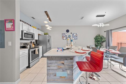 Touwnhouse à vendre à Kissimmee, Floride: 4 chambres, 151.99 m2 № 2403401 - photo 11