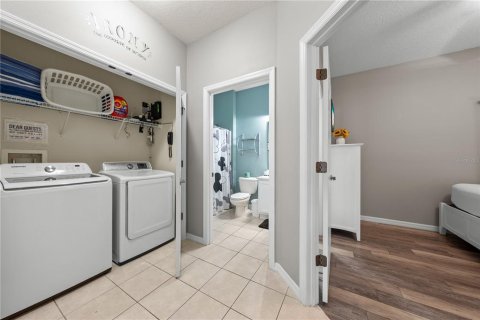 Touwnhouse à vendre à Kissimmee, Floride: 4 chambres, 151.99 m2 № 2403401 - photo 15