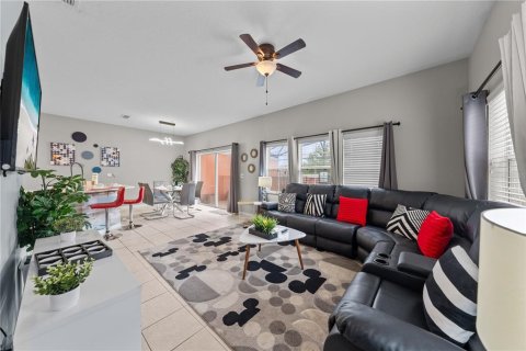 Touwnhouse à vendre à Kissimmee, Floride: 4 chambres, 151.99 m2 № 2403401 - photo 5