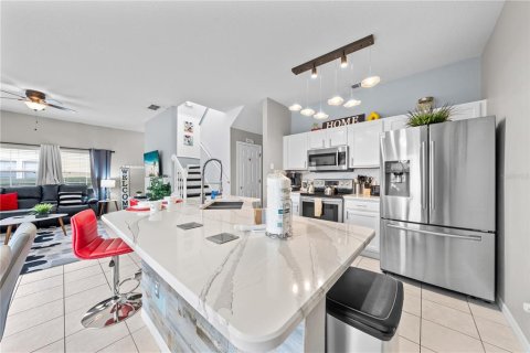 Touwnhouse à vendre à Kissimmee, Floride: 4 chambres, 151.99 m2 № 2403401 - photo 8