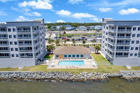 Copropriété à vendre à Titusville, Floride: 2 chambres, 122.82 m2 № 2196367 - photo 2