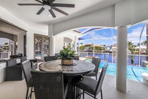 House in Cape Coral, Florida 4 bedrooms, 248.05 sq.m. № 1758289 - photo 29