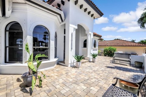 House in Cape Coral, Florida 4 bedrooms, 248.05 sq.m. № 1758289 - photo 5
