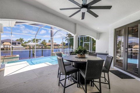House in Cape Coral, Florida 4 bedrooms, 248.05 sq.m. № 1758289 - photo 28