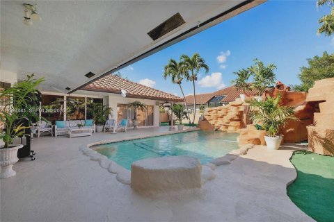 Villa ou maison à vendre à Boca Raton, Floride: 4 chambres, 273.13 m2 № 2077685 - photo 4