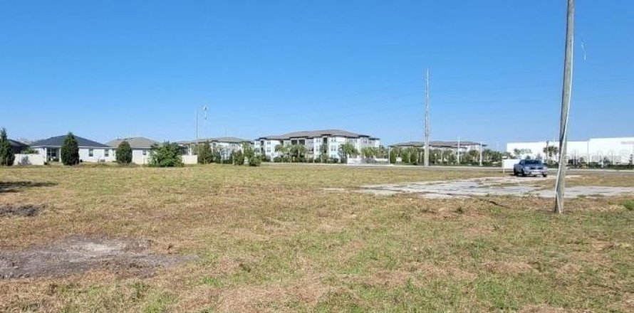 Commercial property in Bradenton, Florida № 2233666